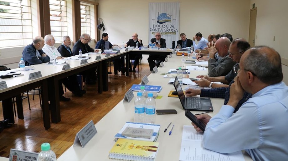 Bispos do Paraná realizam primeira etapa de assembleia anual na diocese de Ponta Grossa